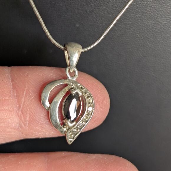 VTG 925 Sterling Silver Faceted Black/Navy Marquis Cut Crystal Pendant Necklace - Picture 3 of 5